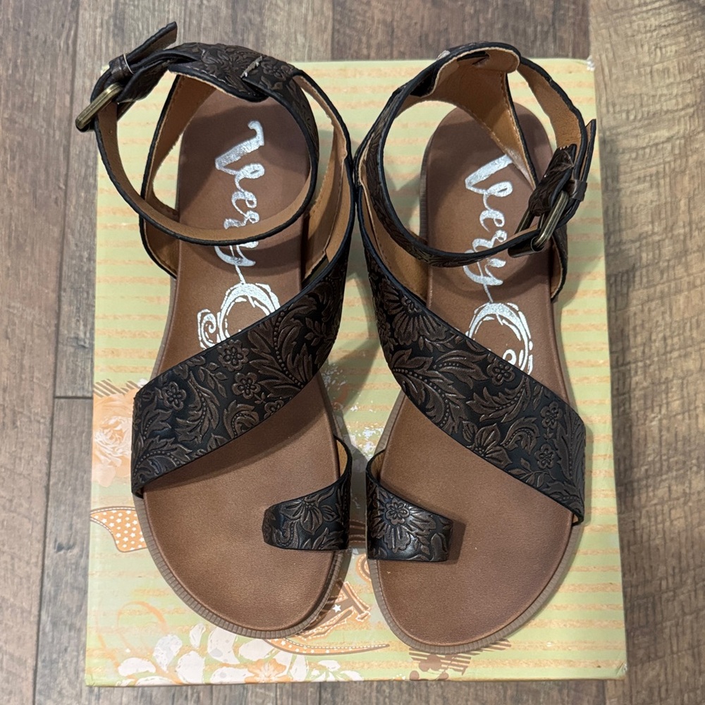 Very G Steffy Tooled Shoes in Chocolate